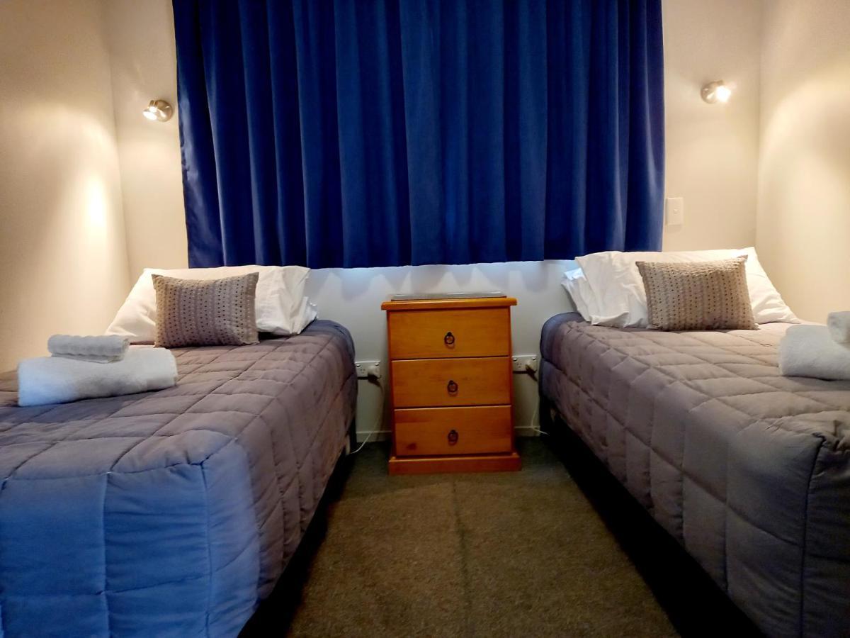 Academy Lodge Motel Ашбертон Экстерьер фото
