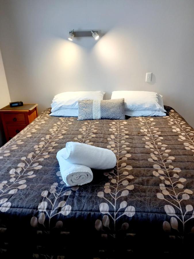 Academy Lodge Motel Ашбертон Экстерьер фото