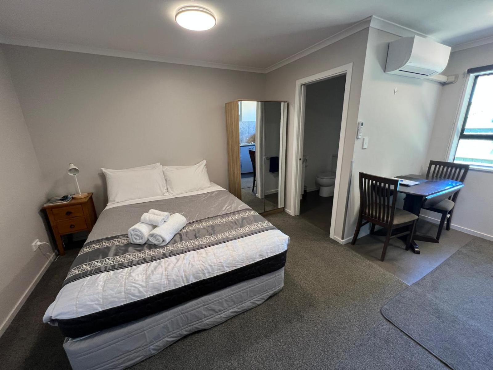 Academy Lodge Motel Ашбертон Экстерьер фото