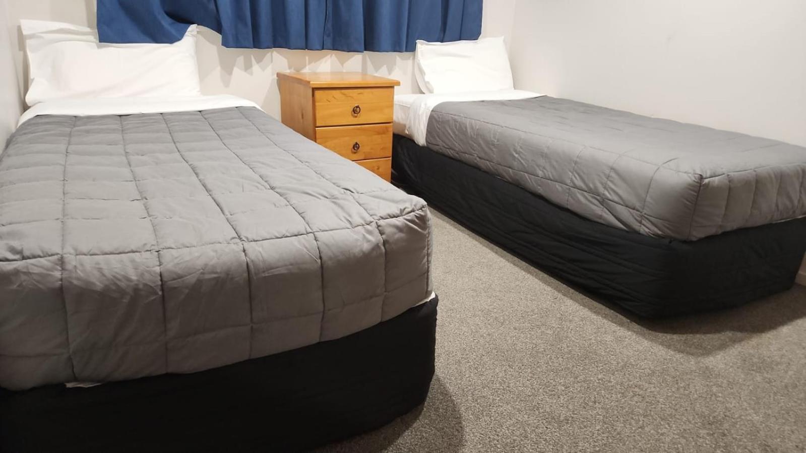 Academy Lodge Motel Ашбертон Экстерьер фото