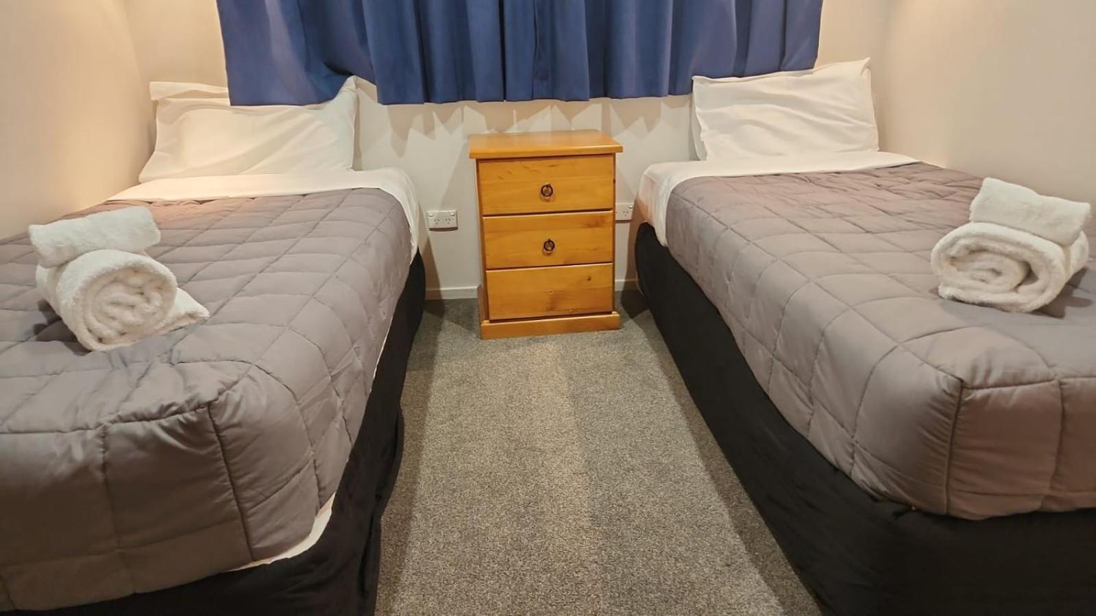 Academy Lodge Motel Ашбертон Экстерьер фото